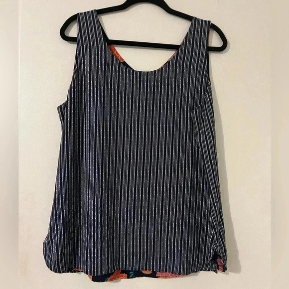 NWT Reversible convertible tank from Chico’s size 2 (M) (J138) - Picture 3 of 14